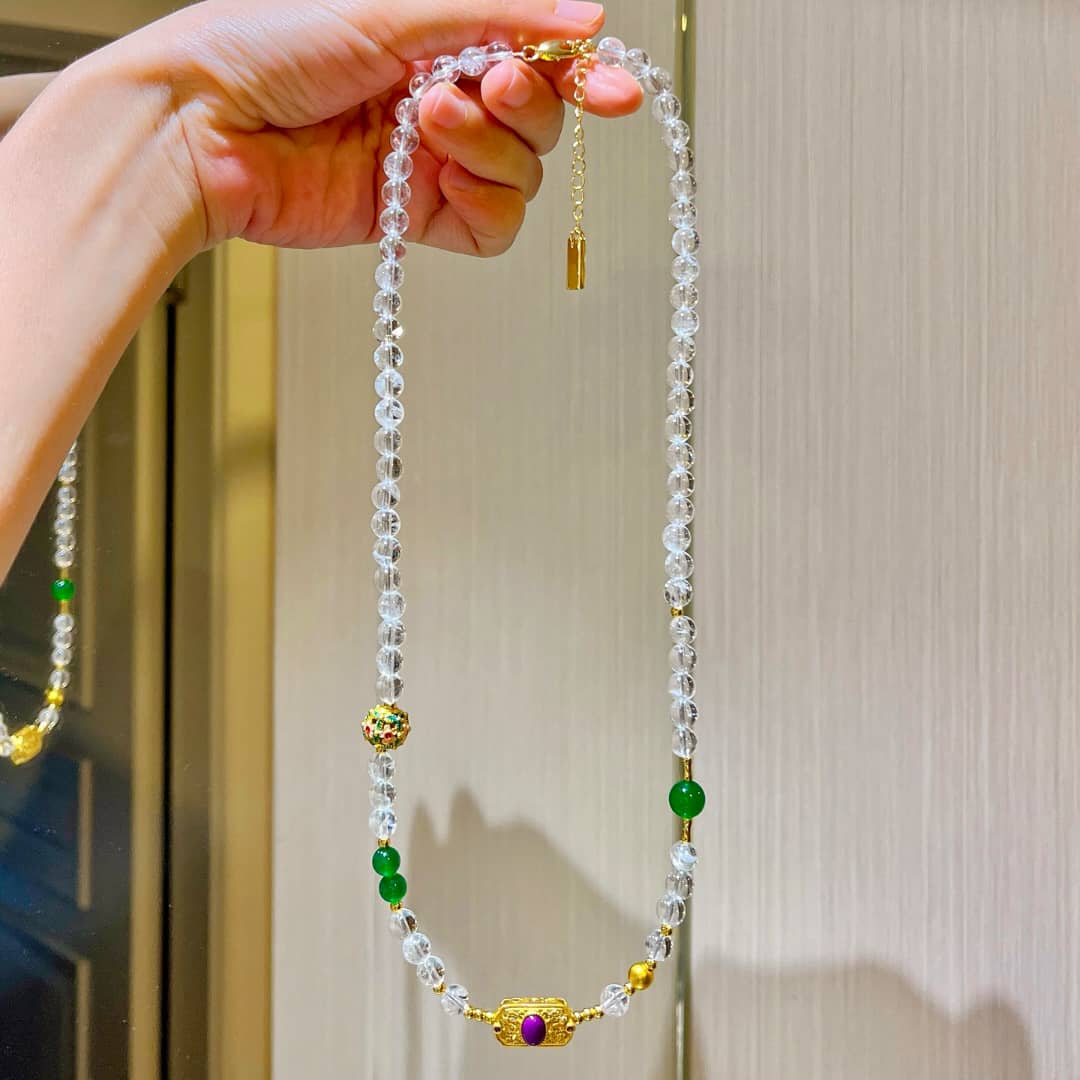 Emerald Mist – Vintage-Inspired Green Chalcedony Clear Quartz Necklace