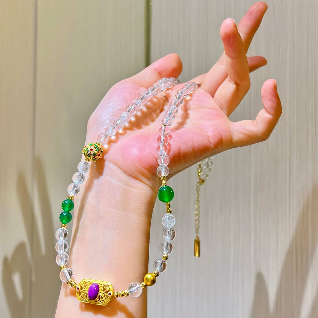 Emerald Mist – Vintage-Inspired Green Chalcedony Clear Quartz Necklace