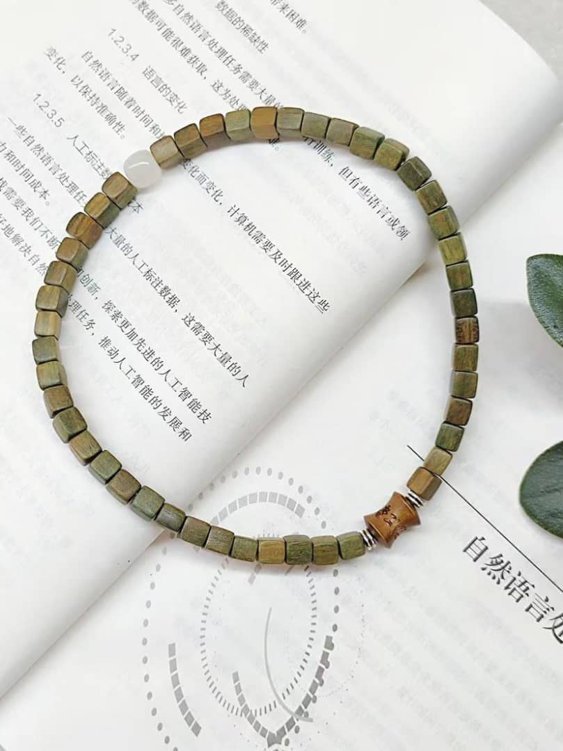 Green Sandalwood Double-Wrap Bracelet